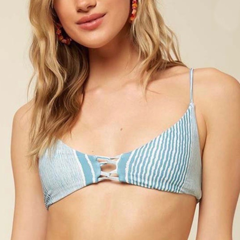 🆕 O’Neill | Kaylen Strappy Striped Bikini Top.